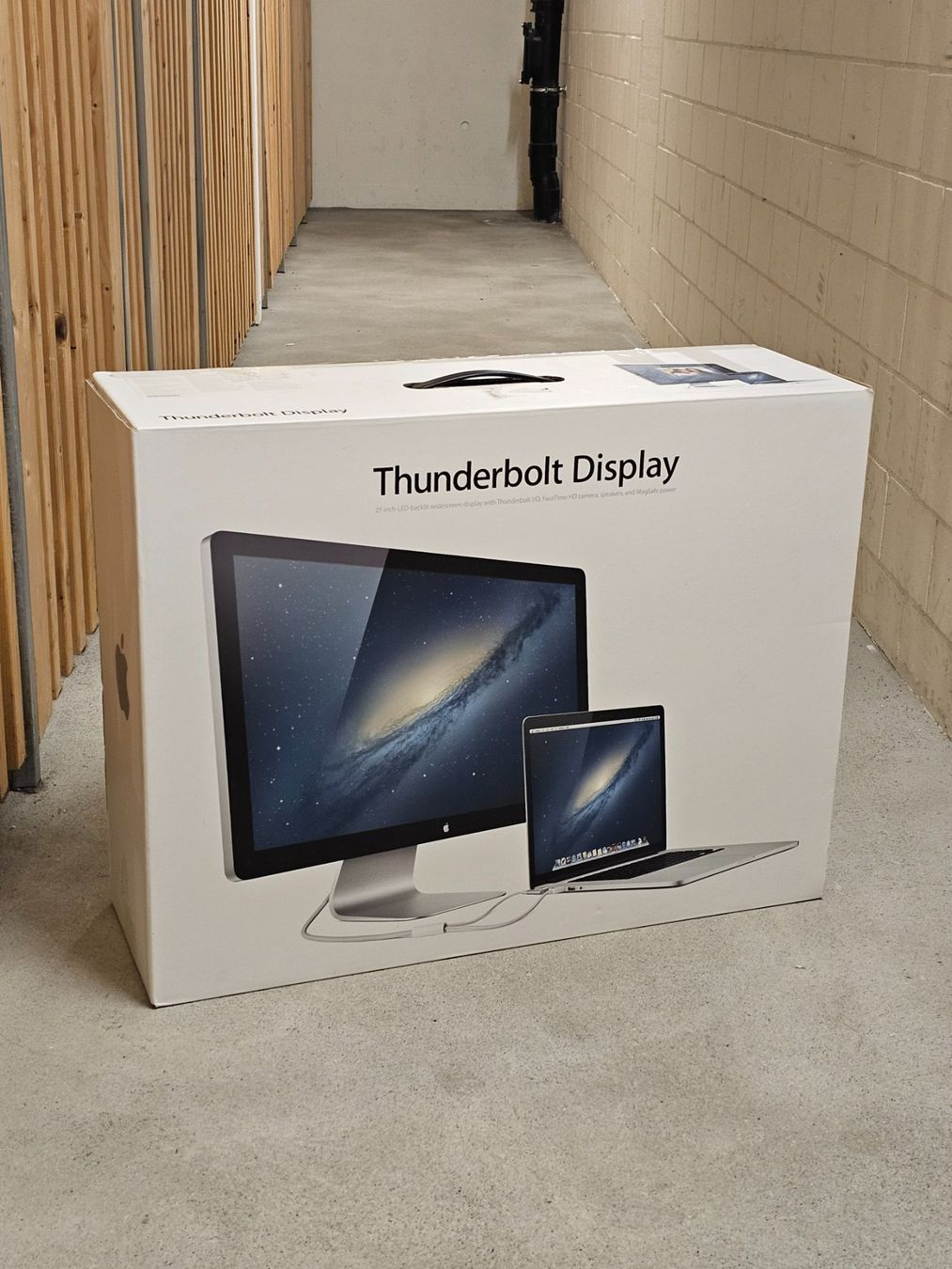 Apple Monitore: Apple Thunderbolt Display 27" mit USB-C Apple Adapter – Neu (gemäss Beschreibung) aus Wettingen von bestrox