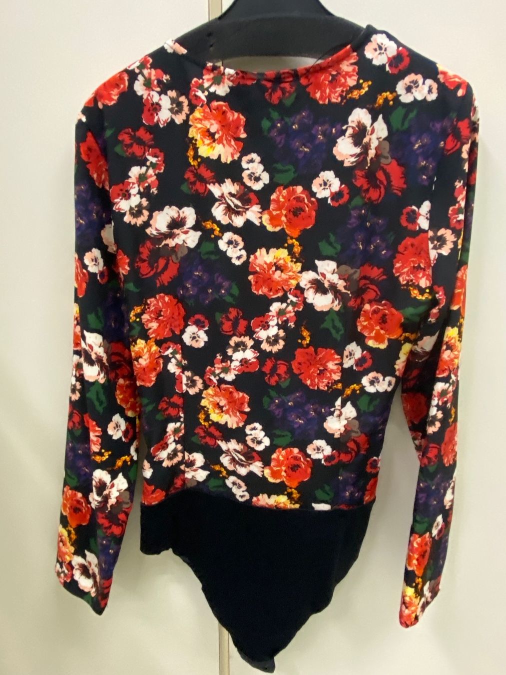 Zara Chemisiers: Geblümte Bodysuit – Neuf (Voir description) à Zürich par beg_nlp8 1