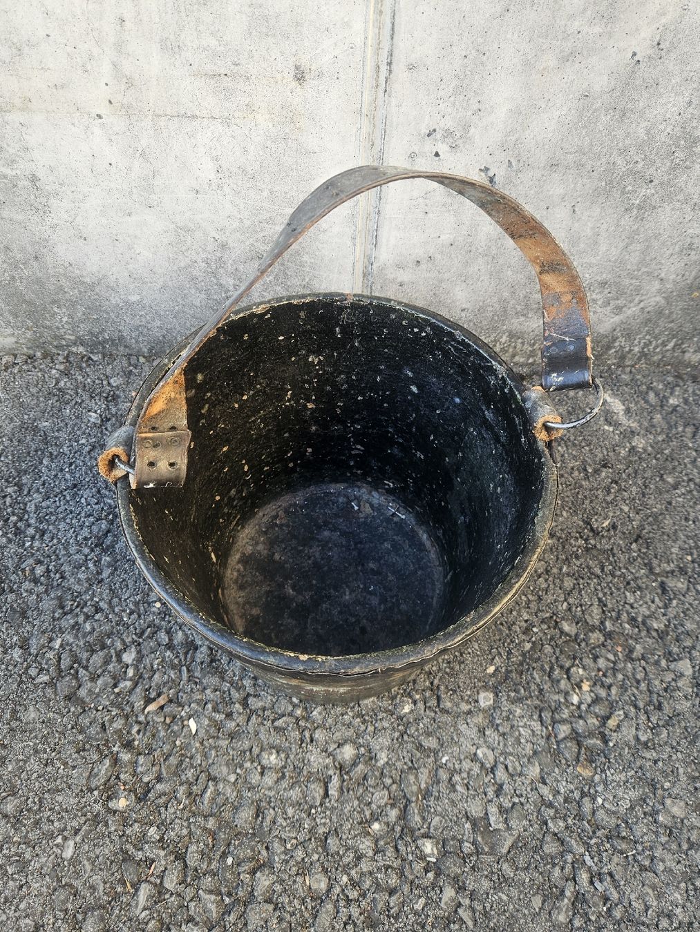 Altre raccolte & rarità: Feuerwehr helm kübel – Usato da Schwellbrunn venduto da Rosaroterpanter 1