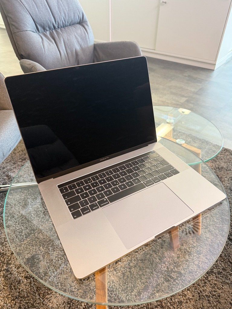 Apple Notebooks: Apple MacBook Pro "Core i7" 2.2 15" Touch/2018 – Gebraucht aus Kriegstetten von GrSheep 4