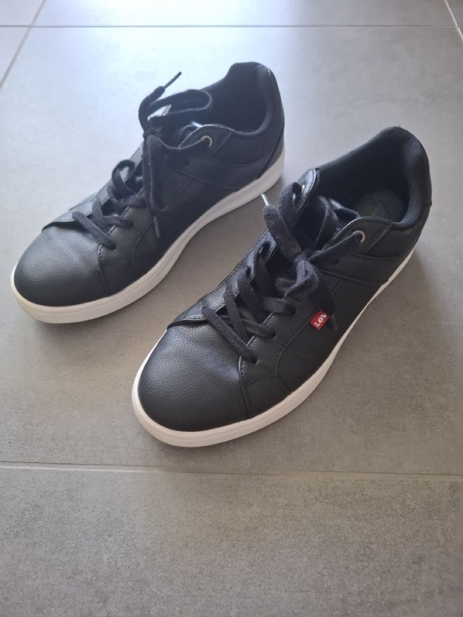 Levi's Chaussures hommes: Levi’s Herren Schuhe EU 44 – Neuf (Voir description) à Thun par sof_by7w 1