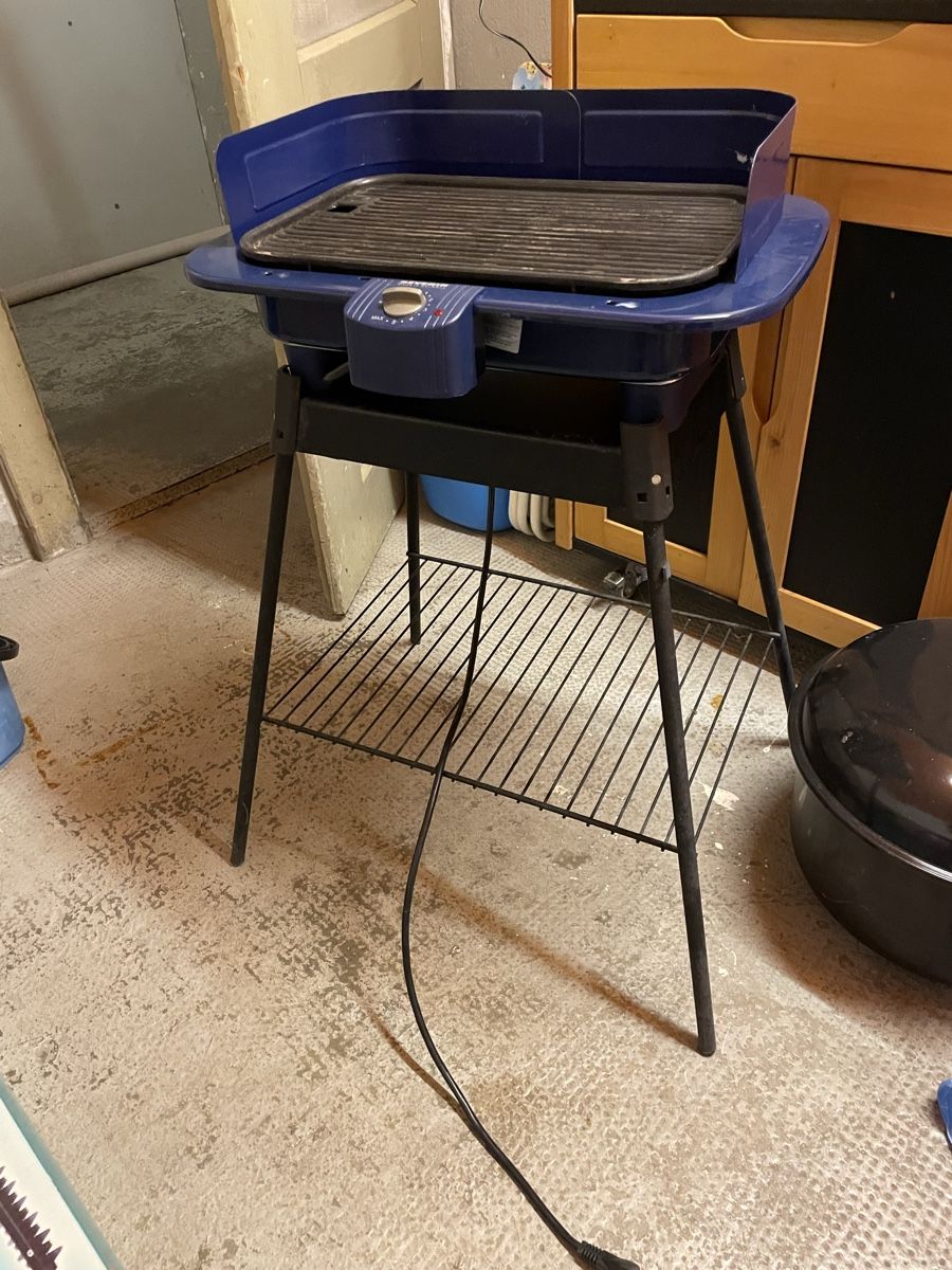 Griglie: Elektrogrill / Tischgrill mit Standgestell  – Usato da Füllinsdorf venduto da cat_sn9q
