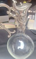 Carafe en verre avec garniture argentée décorative