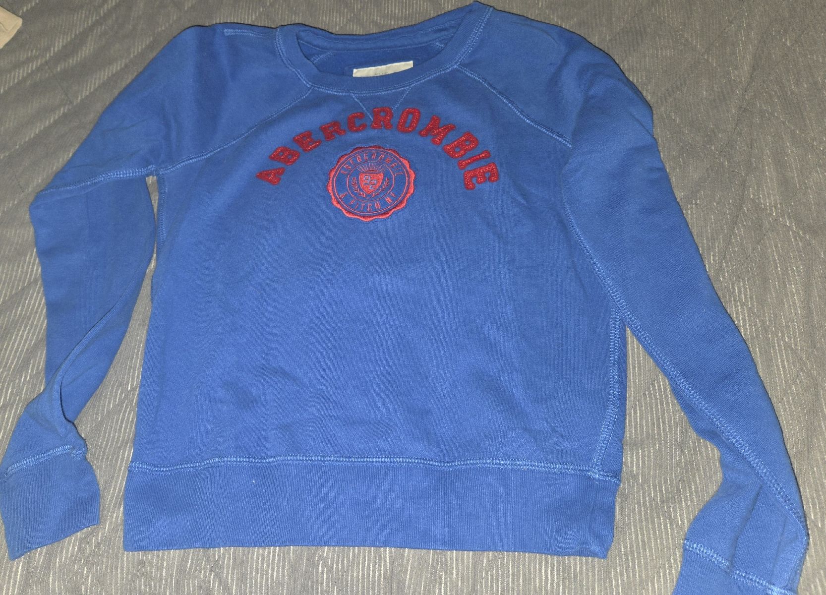Maglioni & Felpe: Abercrombie Pullover, Gr. 140 – Usato da Utzenstorf venduto da Ernie_und_Bert