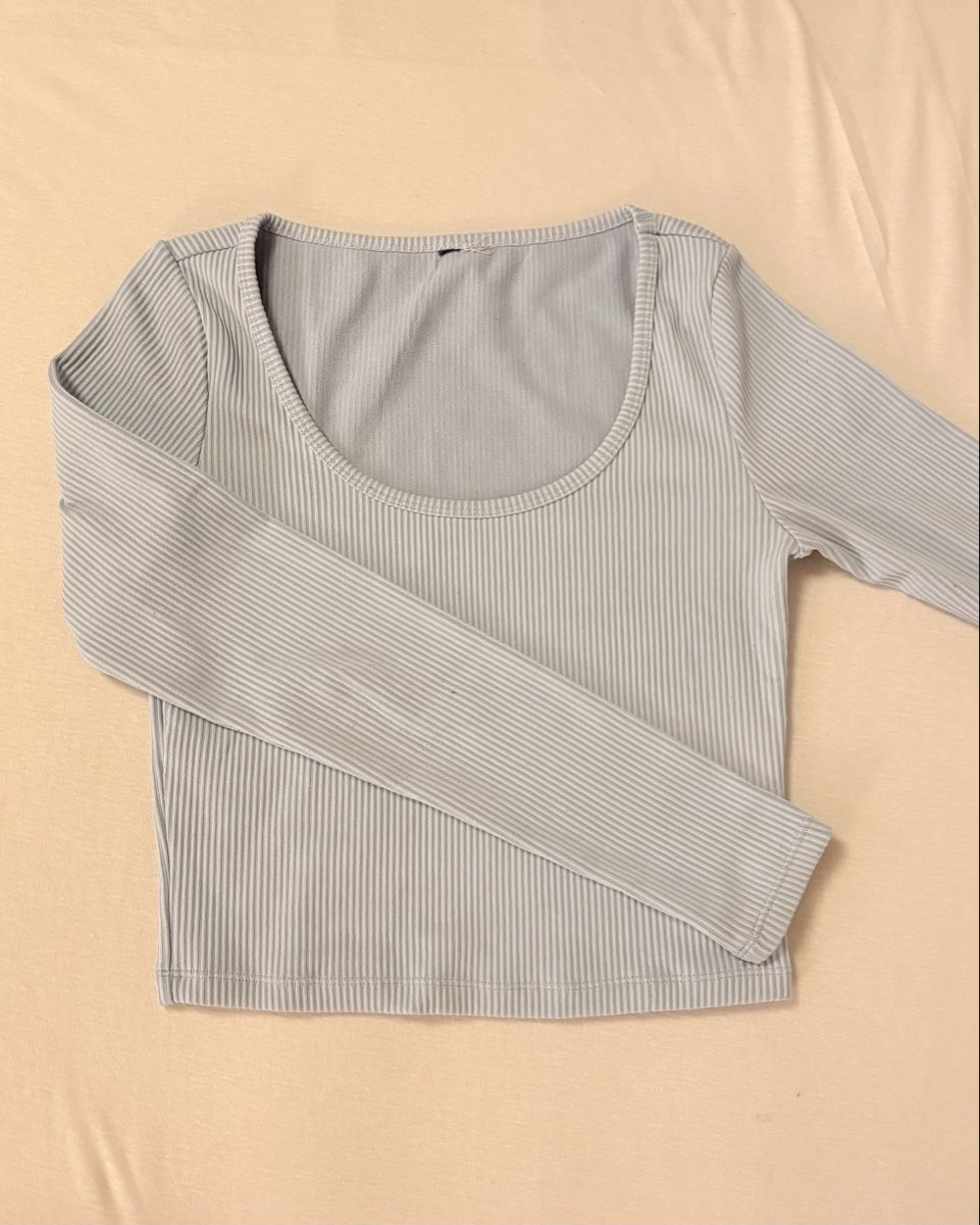 Top: Ribbed Longsleeve Top Hellblau – Damen – Usato da Rothenbrunnen venduto da mia_n6vj