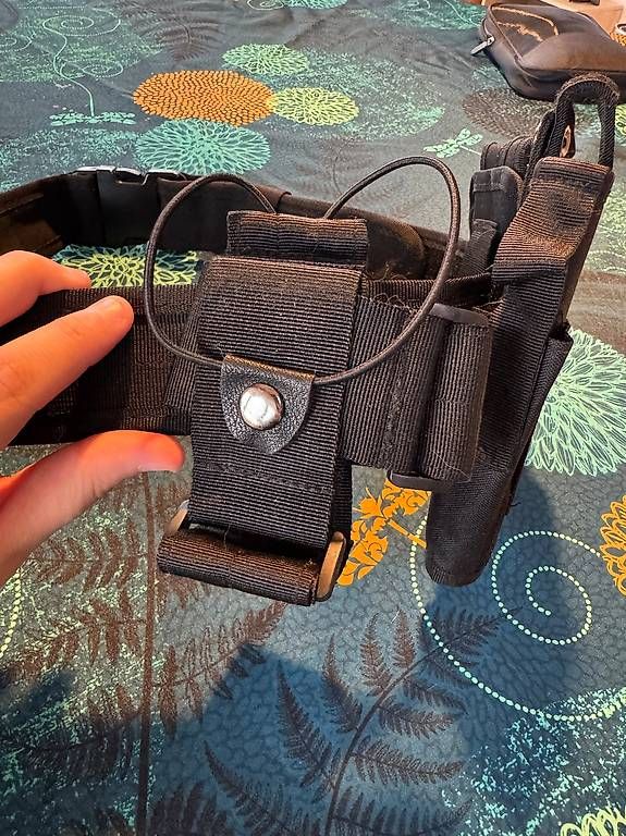 Uniformi: Ceinture dintervention + accessoires (Sécurité / Airsoft) – Usato da Montbrelloz venduto da Kinue 3