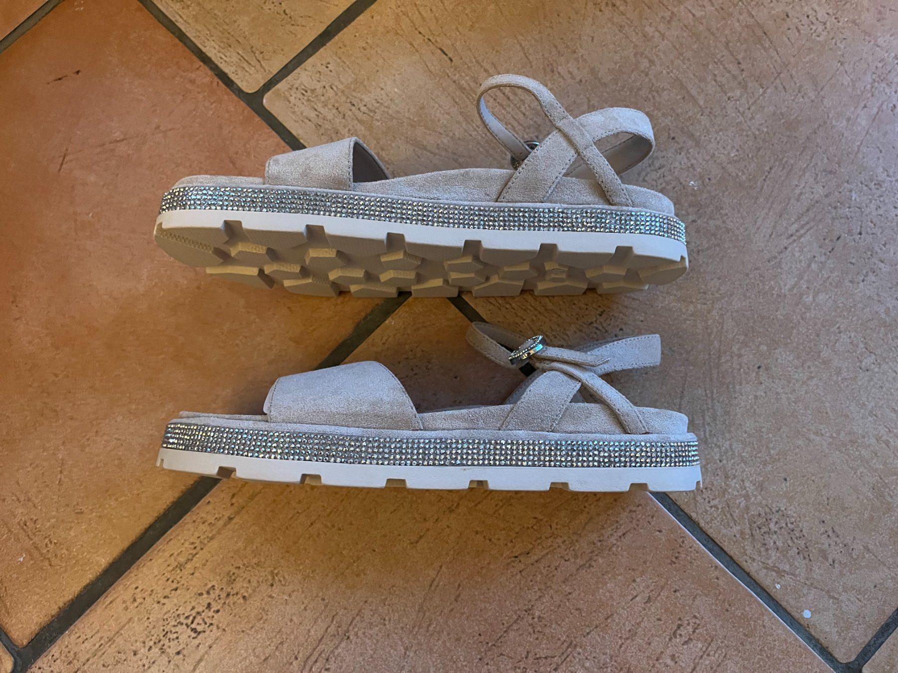 Scarpe da donna: Sandale Gr 37 . Fabrikneu – Nuovo e nell'imballaggio originale da Rekingen AG venduto da Barmaleus 2
