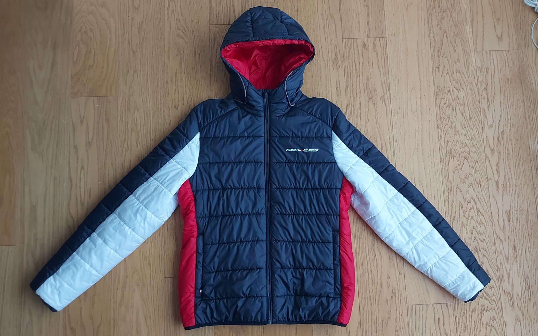 Tommy Hilfiger Giacche: TOMMY HILFIGER Daunenjacke Gr. M – Nuovo (secondo la descrizione) da Wabern venduto da Irakene