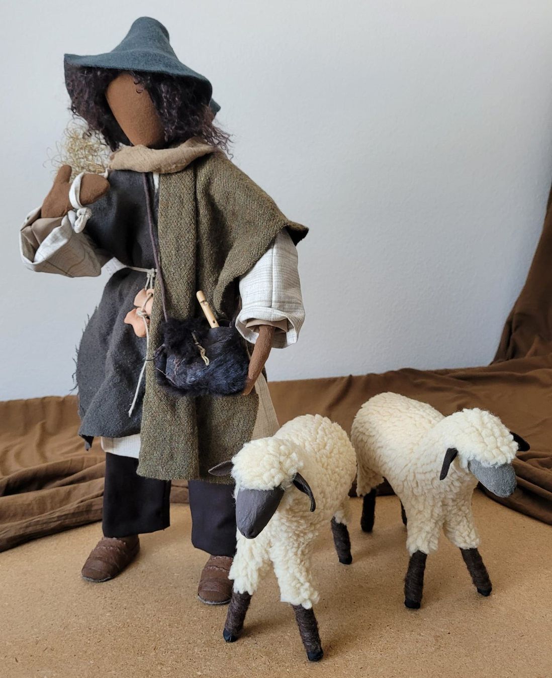 Statuette: Schwarzenberger Krippenfiguren Hirt 55cm mit 2 Schafen – Nuovo (secondo la descrizione) da Abtwil SG venduto da Roebi250 2