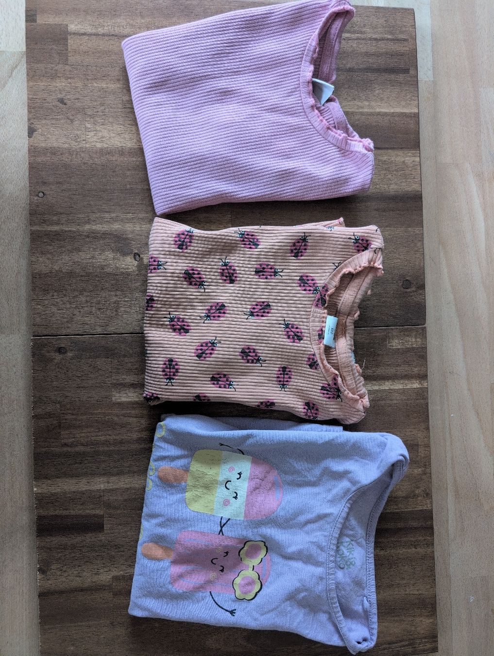 Lotti & Set di vestiti: 3 Mädchen T-Shirts Gr. 122Kiki & Koko – Usato da Neuhausen venduto da Bluesewingneedle 1
