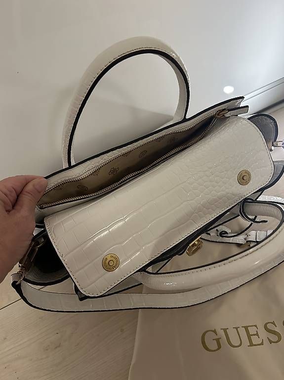 Borse da donna: Guess Est. 1981: Borsa bianca – Usato da Balerna venduto da bfa_x265 2