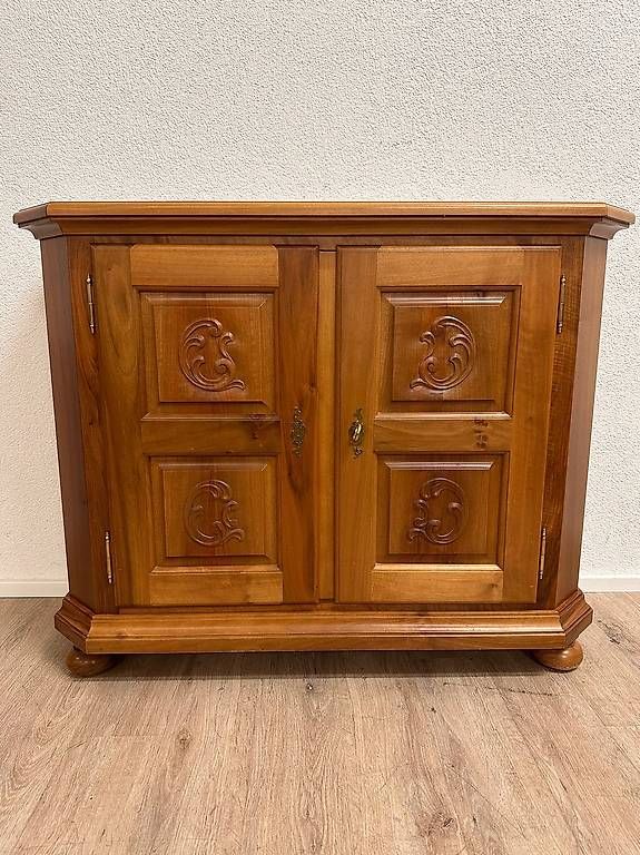 Cassettiere: Vintage Barock Nussbaum Sideboard von Fässler – Usato da Obernau venduto da Arche_Noah_Brocki 1