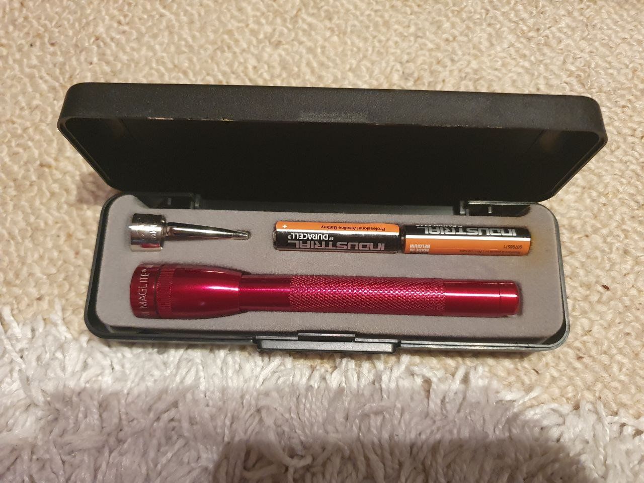 Lampade: Ancienne mini maglite rouge – Usato da Bernex venduto da Mardone 1