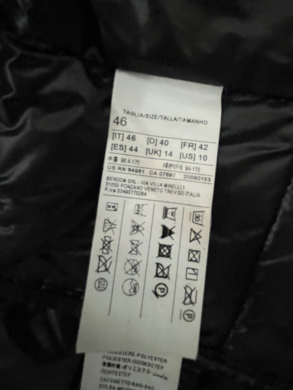 Vestes: doudoune noir brillant Benetton – D'occasion à Delémont par Kiki75 4