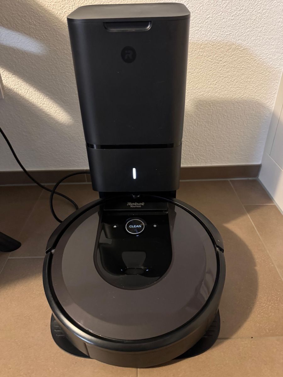Irobot Aspirapolveri & Accessori: Saugroboter iRobot Roomba mit Absaugstation schwarz – Usato da Wetzikon ZH venduto da 42bkk 1