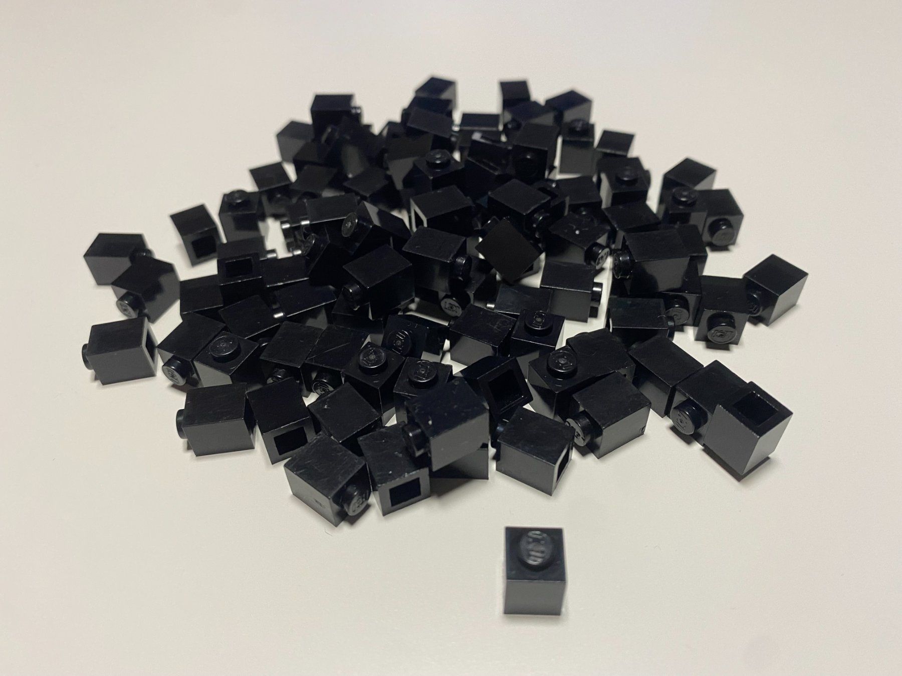 Lego Spielzeuge: LEGO - 100 - DIVERSE - SCHWARZE - STEINE - 1 X 1 – Gebraucht aus Gelterkinden von ajdt4