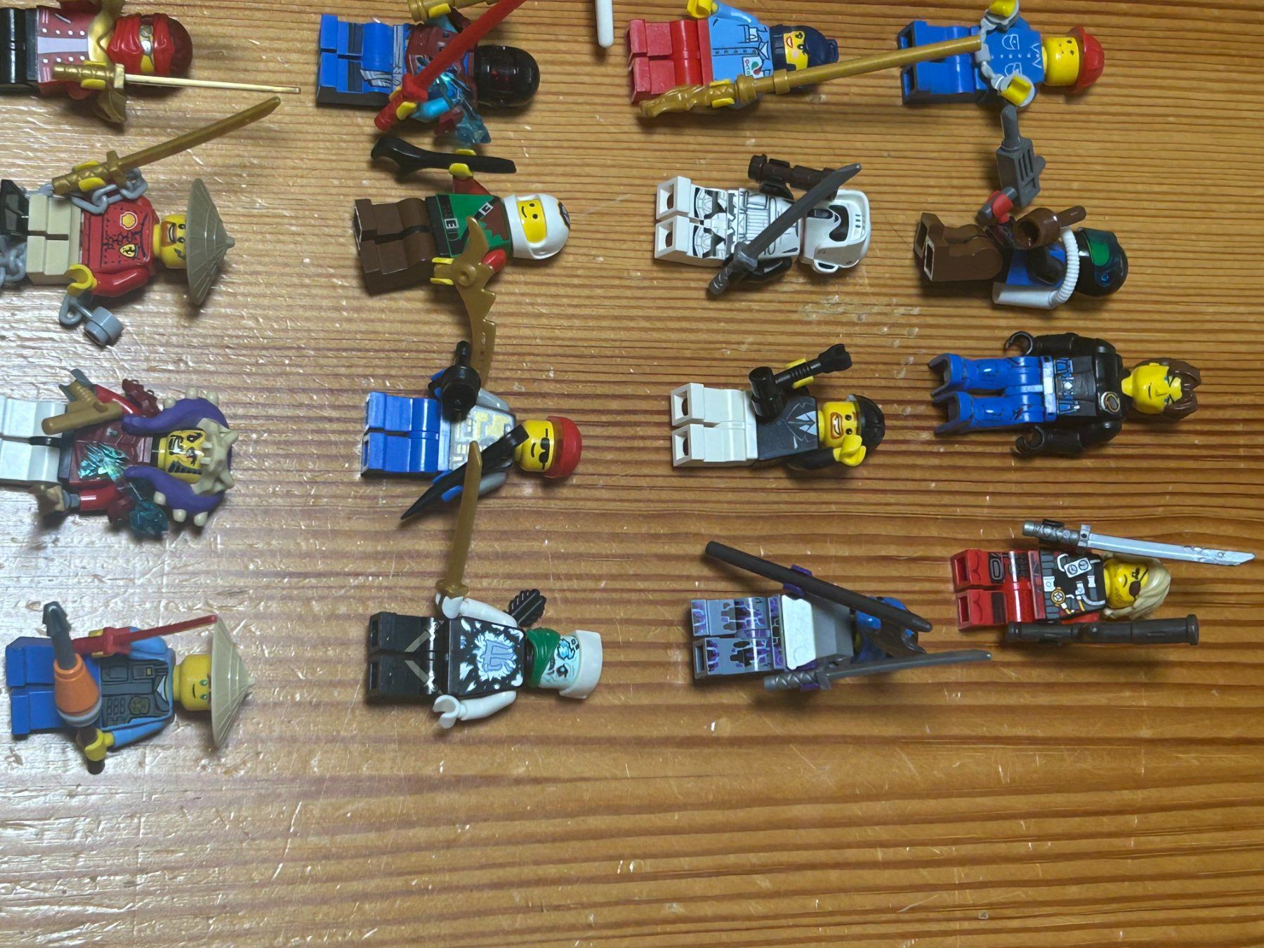 Lego Giocattoli: 36 verschiedene Lego Personen – Usato da Volketswil venduto da Daniel68ernst 1