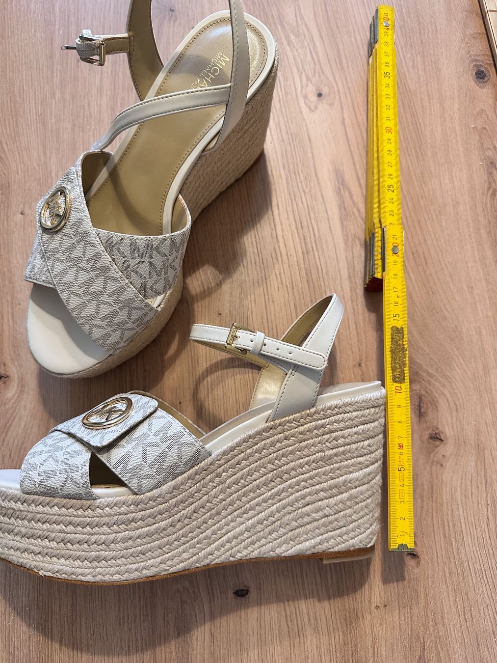 Michael Kors Chaussures femmes: Sandalen Plateau Michael Kors – Neuf (Voir description) à Wil SG par denpasar00 1