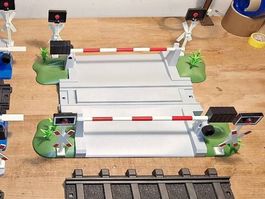 Bahnübergang Playmobil 8306 zu RC-Train Eisenbahn / Zug