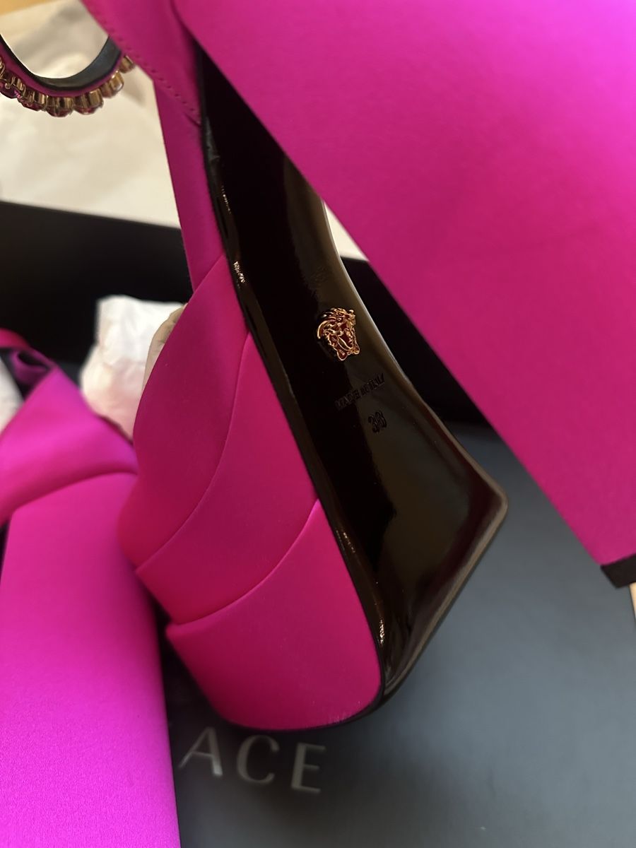 Versace Scarpe da donna: Versace Medusa Aevitas – Nuovo (secondo la descrizione) da Luzern venduto da ariazalea 8