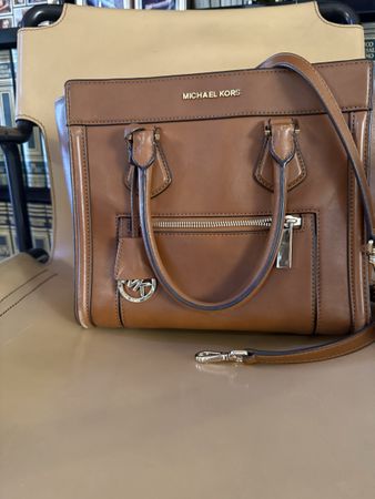 Sac Michael Kors Cognac - Élégance intemporelle!