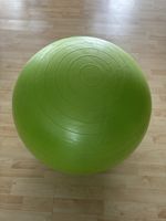 Grüner Gymnastikball für Fitness/Pilates mit Pumpe!