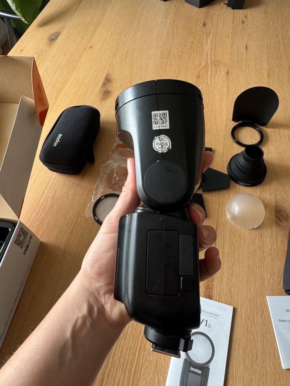 Godox Flash: Godox Speedlite V1 Canon X Pro Trigger Accessories Kit – Usato da Zürich venduto da ket_5bkq 7