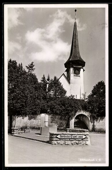 Cartoline postali: AK Röthenbach i. E., Kirche mit Brunnen und Torbogen – Usato da Berlin venduto da bartko-reher