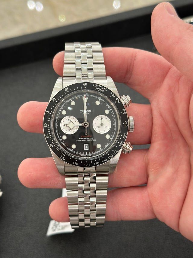 Tudor Orologi: NEU Tudor Weiss Bay Chronograph 2026 – Nuovo e nell'imballaggio originale da Neftenbach venduto da Taschen-Uhren 2