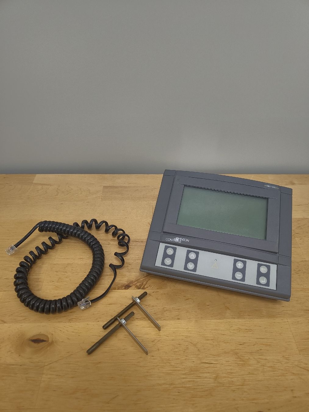 Componenti elettronici: Johnson Controls Metasys DT-9100-8104 Display Terminal – Usato da Emmenbrücke venduto da BlSi