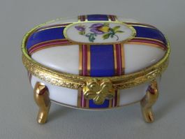Besondere Vintage-Porzellan-Pillendose auf Füssen