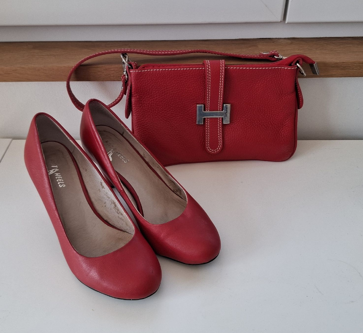 Damenschuhe: Rote High Heels mit Handtasche – Gebraucht aus Rothenthurm von tam_5yt6
