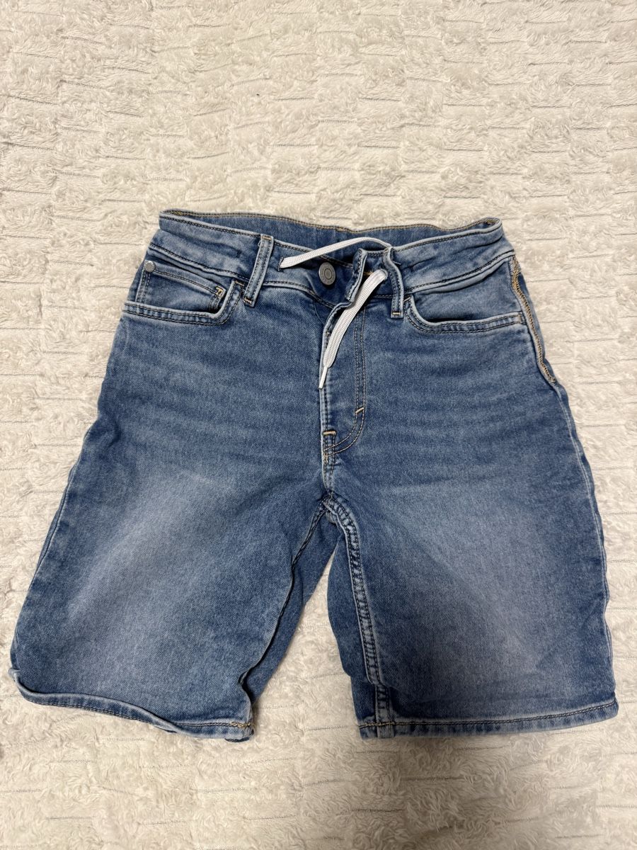 H&M Pantaloni: Kurze Jeans Hose 146 – Usato da Wetzikon ZH venduto da shey7
