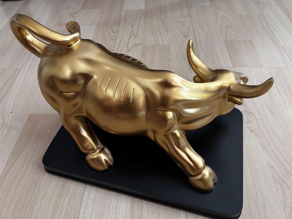 Tutte le decorazioni: Wallstreet Bulle goldfarben – Usato da Horgen venduto da Syman6 1