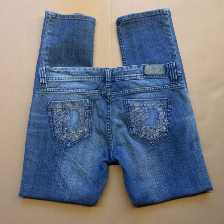 Lois – Vintage-Jeans mit Stickereien und Details