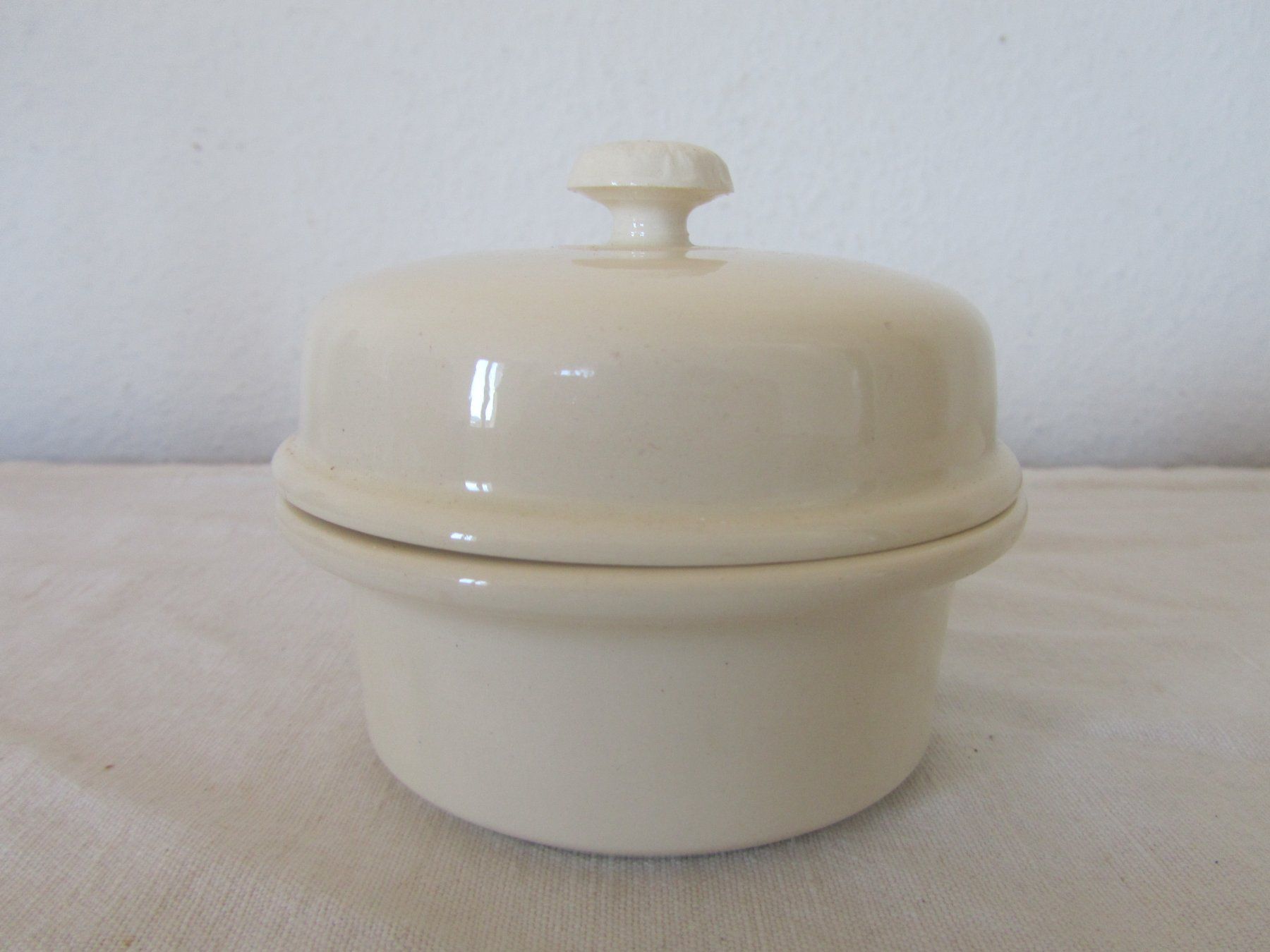 Ciotole: Keramikdose, Terrine, Simplex, Rahmweiss, Vintage Stil! – Usato da Seengen venduto da mikelele