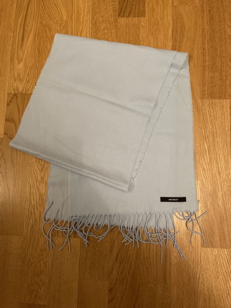 Navyboot Foulard & Sciarpe: Hellblauer Navyboot Schal mit Fransen - Neuwertig – Usato da Zürich venduto da spo_zxm7