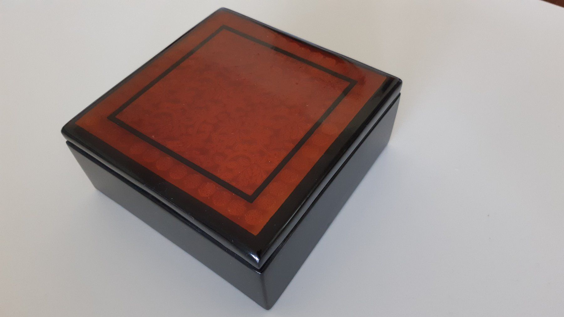 Portagioie: Schöne Vintage Schmuckschatulle Lackdose, Box. Geschenk. – Nuovo (secondo la descrizione) da Wabern venduto da O_b_u