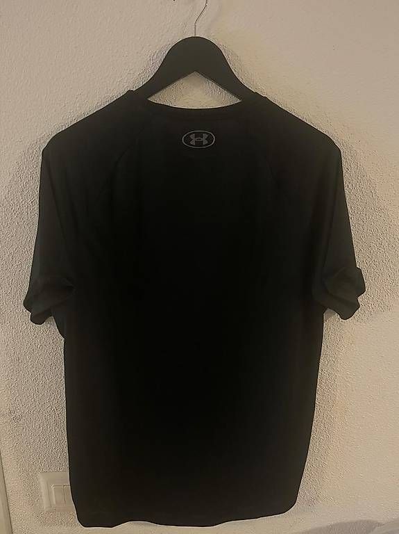 T-shirt: Under Armour Sport T-Shirt – Usato da Kriens venduto da seeungeheuer67 2