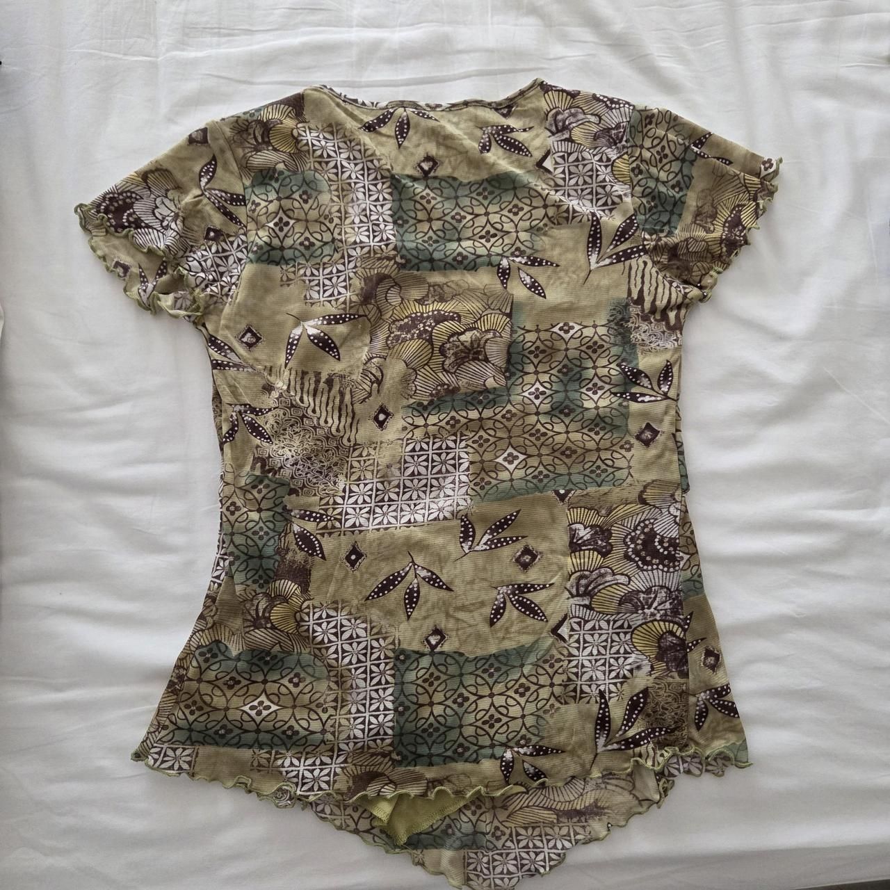 T-shirt: Green boho top from Armand Thierry – Usato da Échichens venduto da sosoleily 1