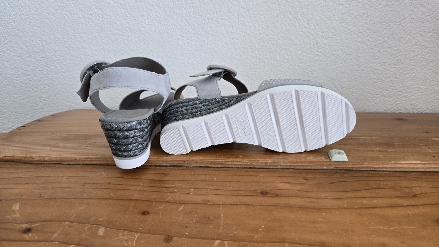 Gabor Scarpe da donna: Sandalen Gabor grau Grösse 6 – Nuovo (secondo la descrizione) da Wohlen AG venduto da Glueckspi8 3