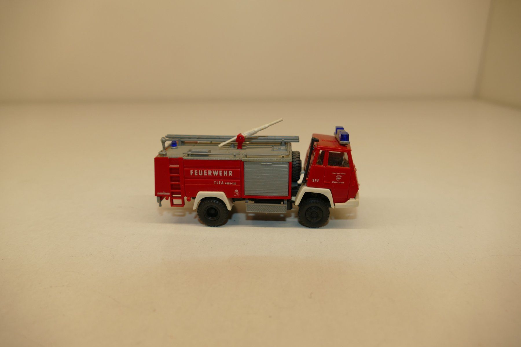 Modellini d'auto: Roco 1:87: Steyr 91 Feuerwehr – Usato da Niederhasli venduto da Flash32 3