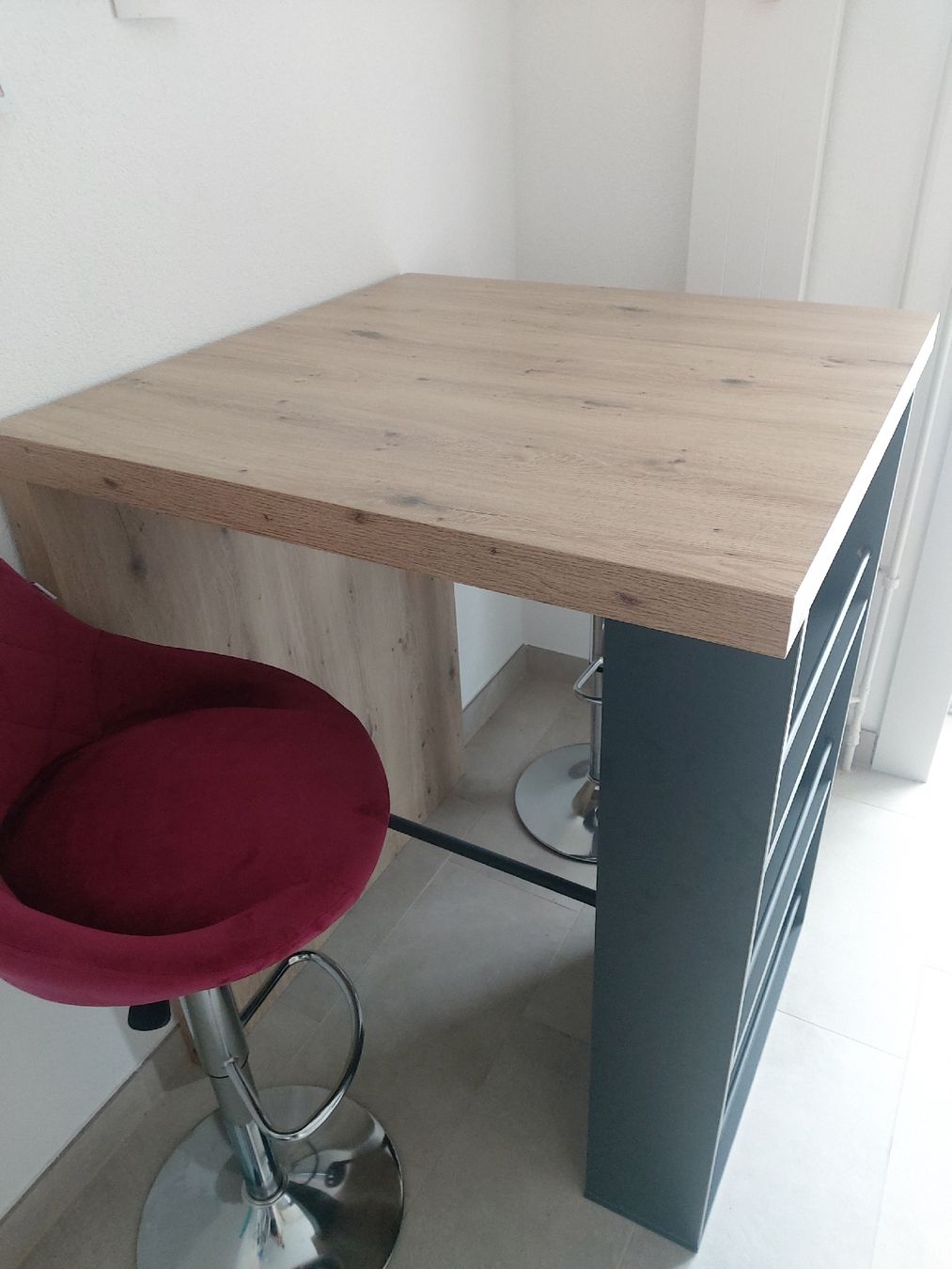 Ladenausstattungen & Messebau: Bartisch mit Barhocker – Neu (gemäss Beschreibung) aus Frenkendorf von Eona87 1