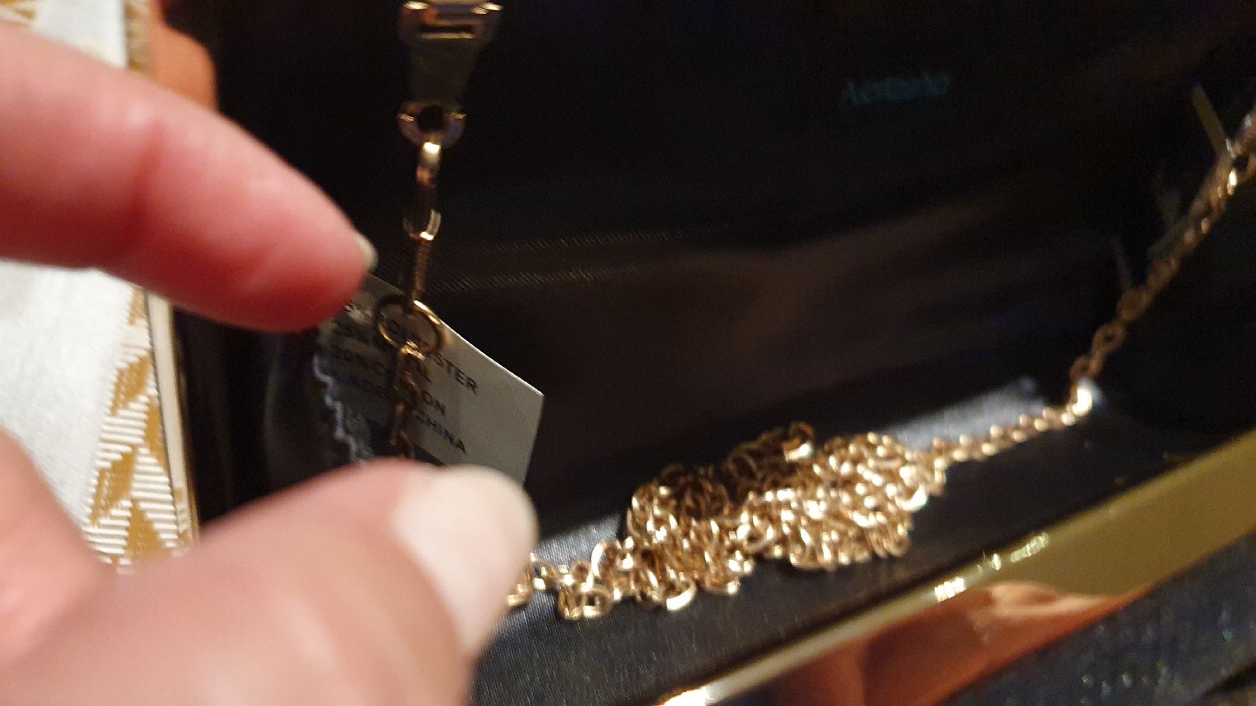 Borse da donna: Sac à main festif noir et or – Nuovo e nell'imballaggio originale da Avry-sur-Matran venduto da cec_nhz8 5