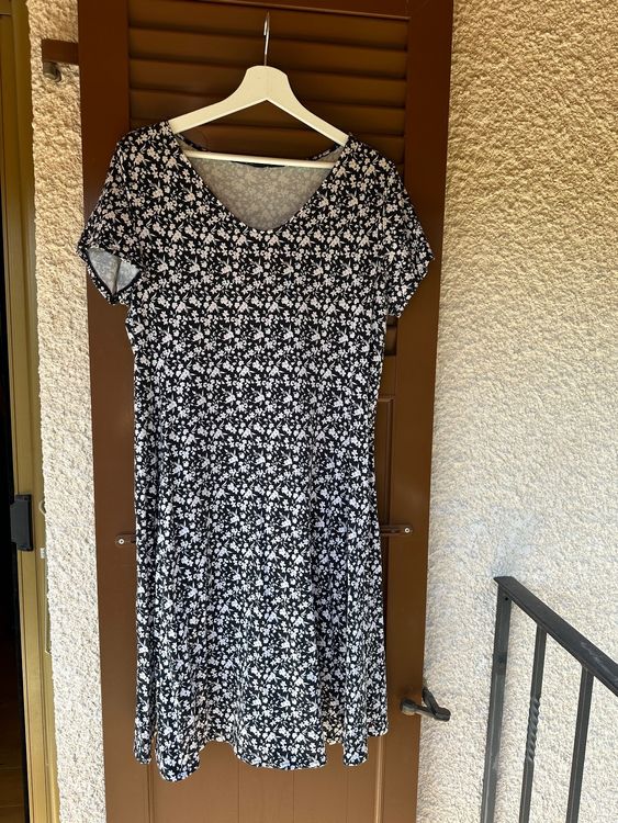 Robe Noire Uniqlo Taille M - Longueur Genou - Coupe A-Line - Occasion Bon état
