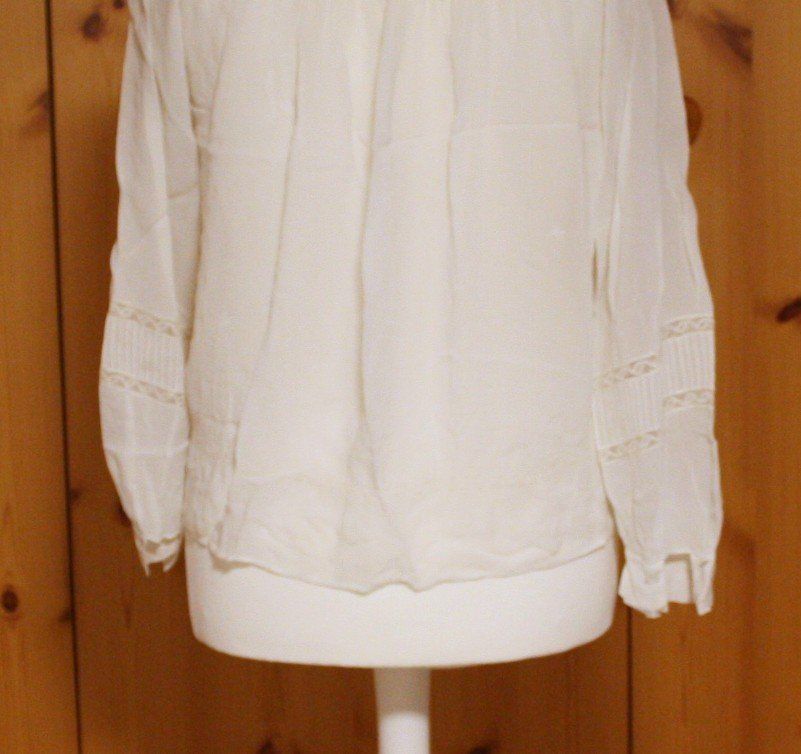 Camicette: Bluse mit Spitze und Masche weiss Gr. M – Usato da Flüelen venduto da Diversicum-Vintage 5