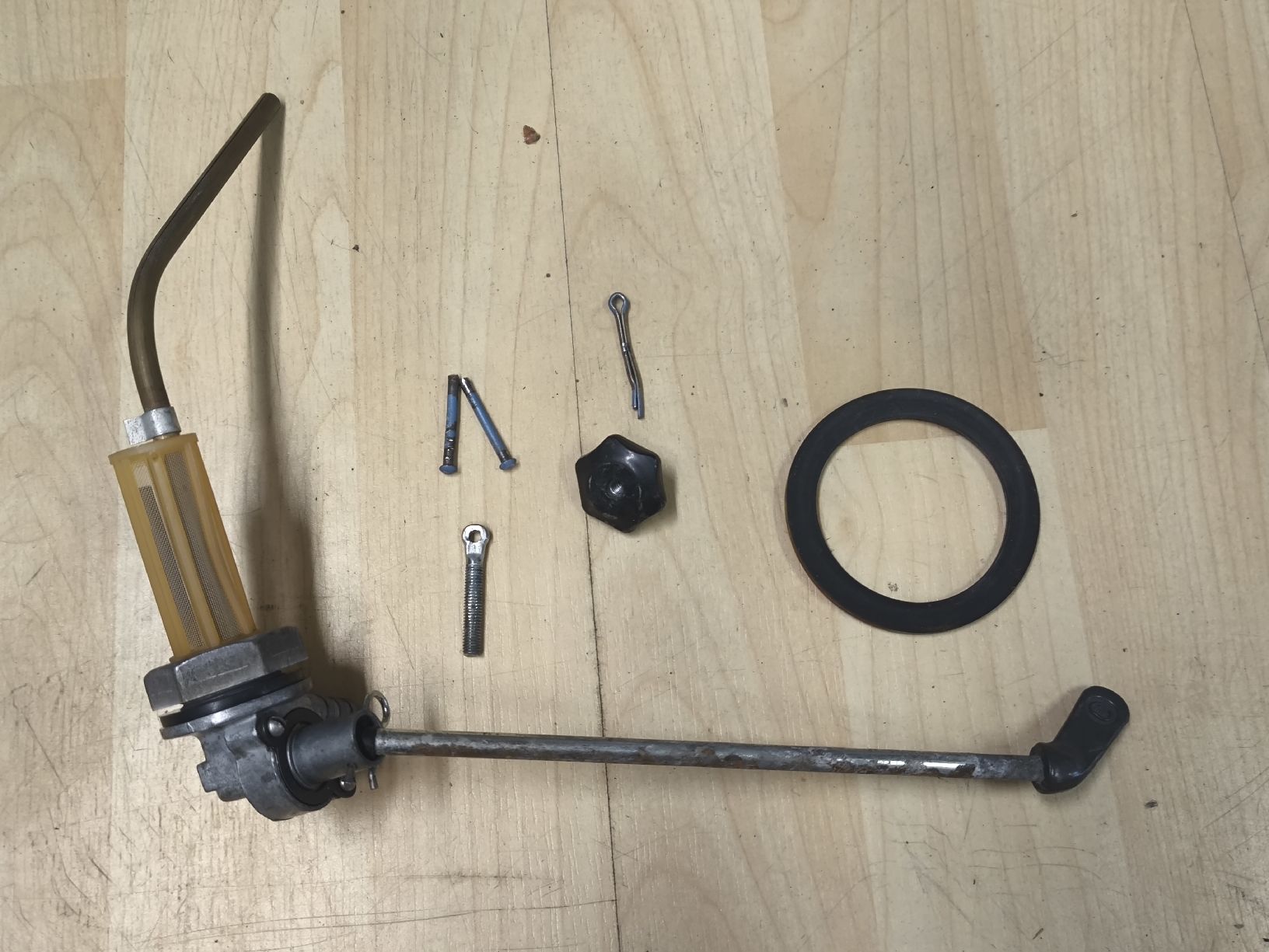 Vespa Tutti i ricambio per moto: Benzinhanen Vespa PX  – Usato da Lausen venduto da Chaldrian 1
