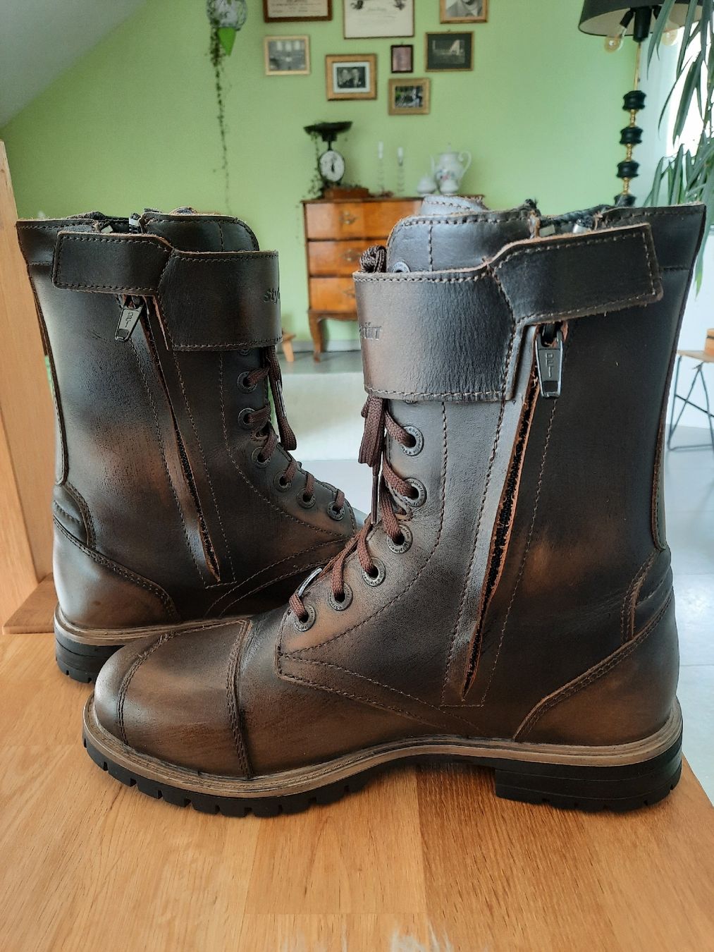 Scarpe da donna: Neuwertige Motoradstiefel – Usato da Langenthal venduto da ann_28q6 1