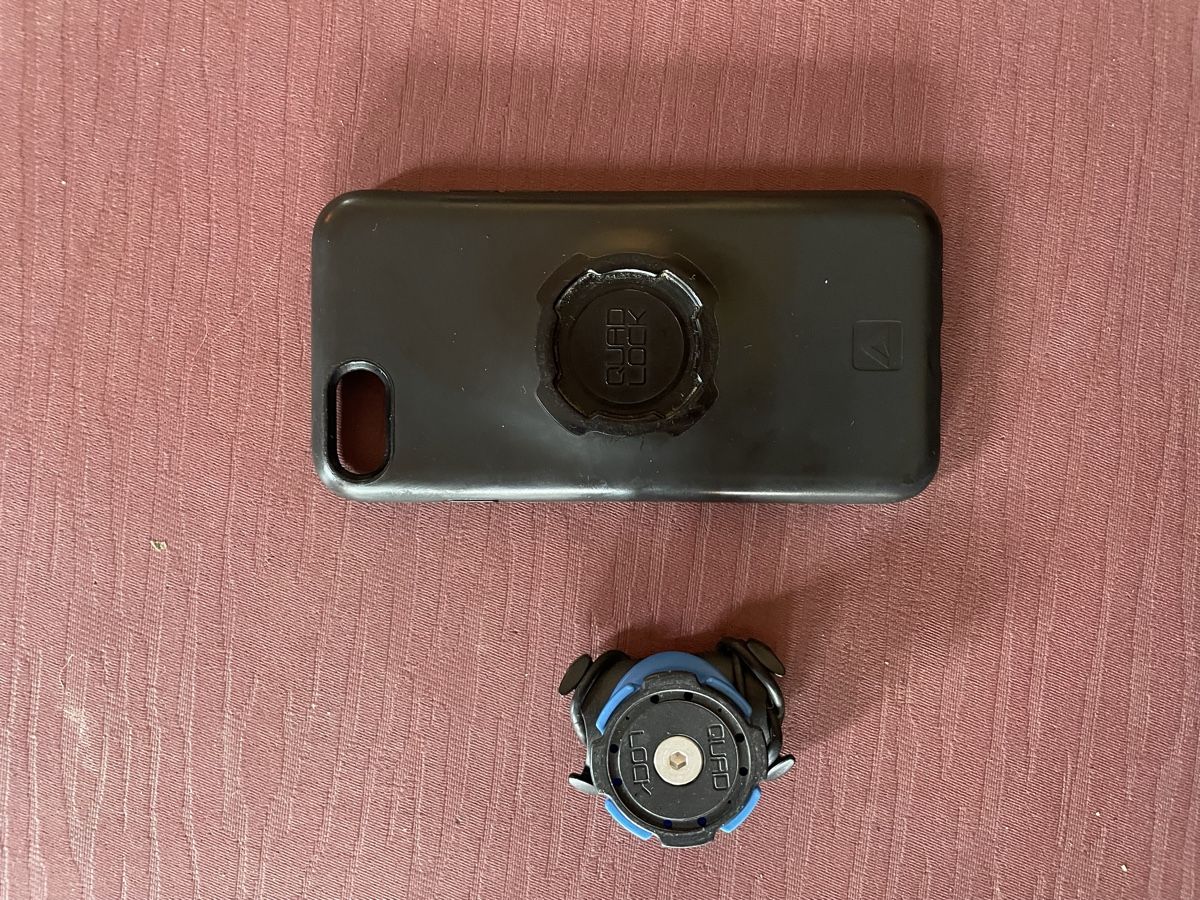 Quad Lock Staffe: Quadlock + Iphone SE case – Usato da Rancate venduto da adamigigi