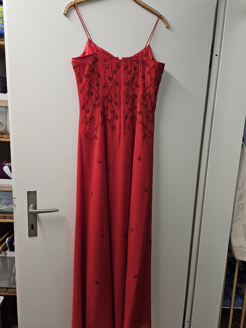 Kleider: Abendkleid Modissa Rot Perlen Grösse S – Gebraucht aus Widen von Calgary 1